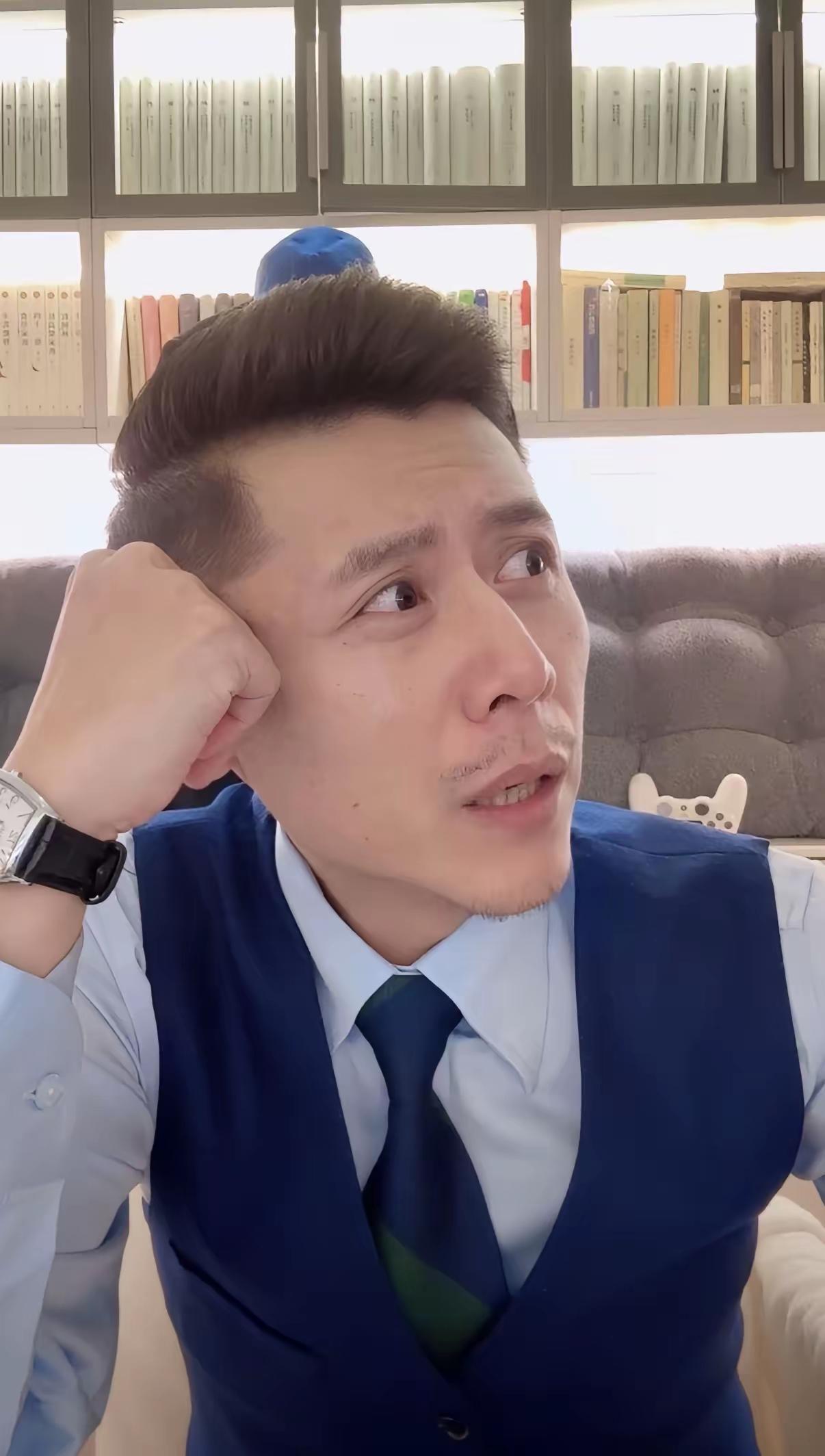 男子：冰哥，我月入五万左右。结婚后每月偷偷给我妈转4000块生活费，我老婆一直不