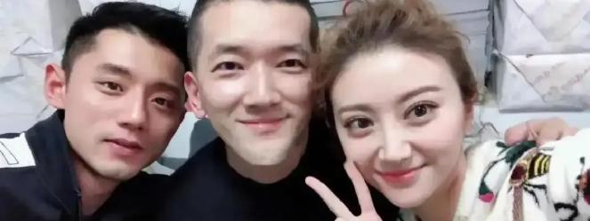 要我说景甜一点儿也不冤。
当年张继科对她多上心，出国比赛都记着带礼物。俩人甜过一