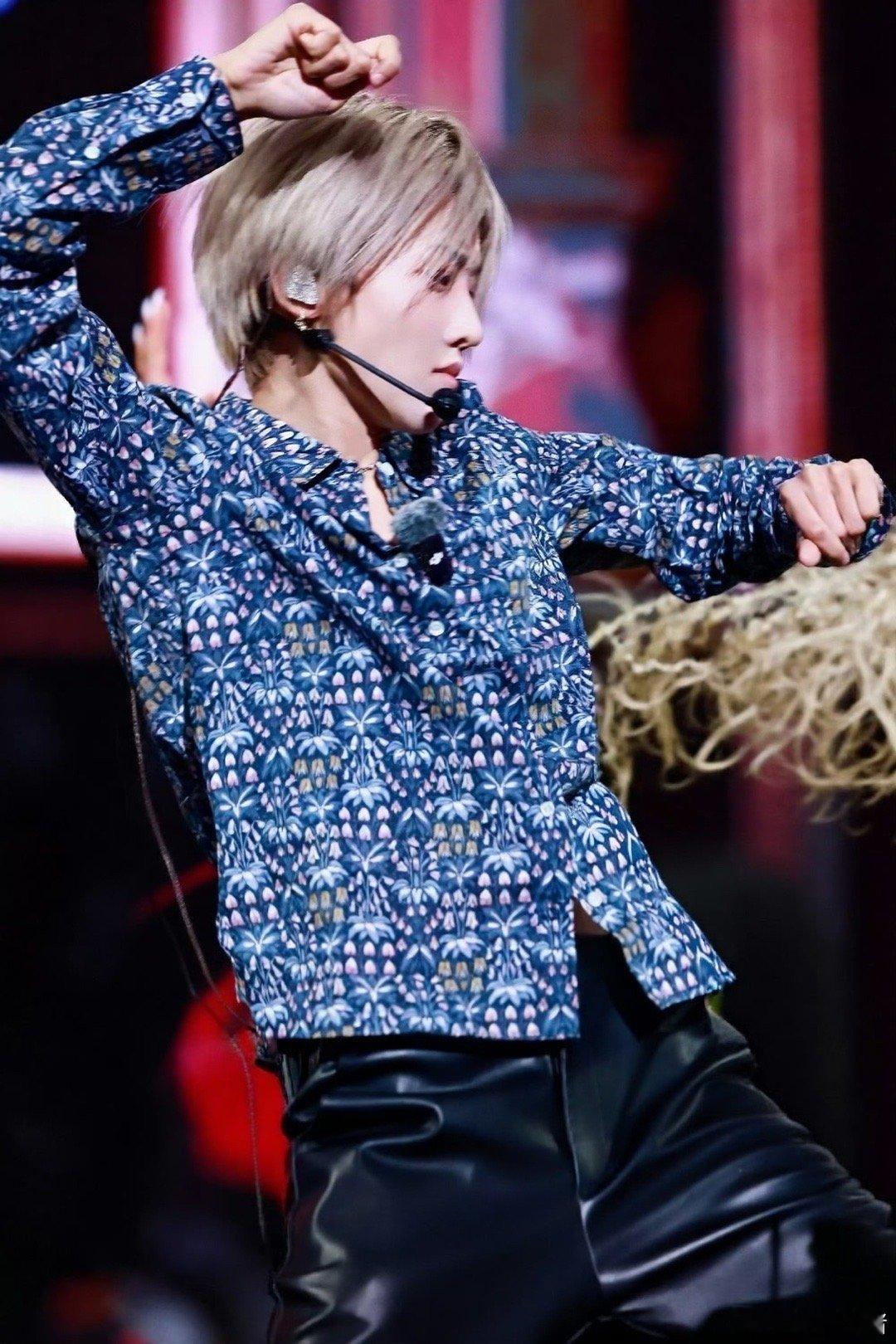 刘雨昕东方卫视跨年彩排出图～期待我们小刘姐炸场！明晚见