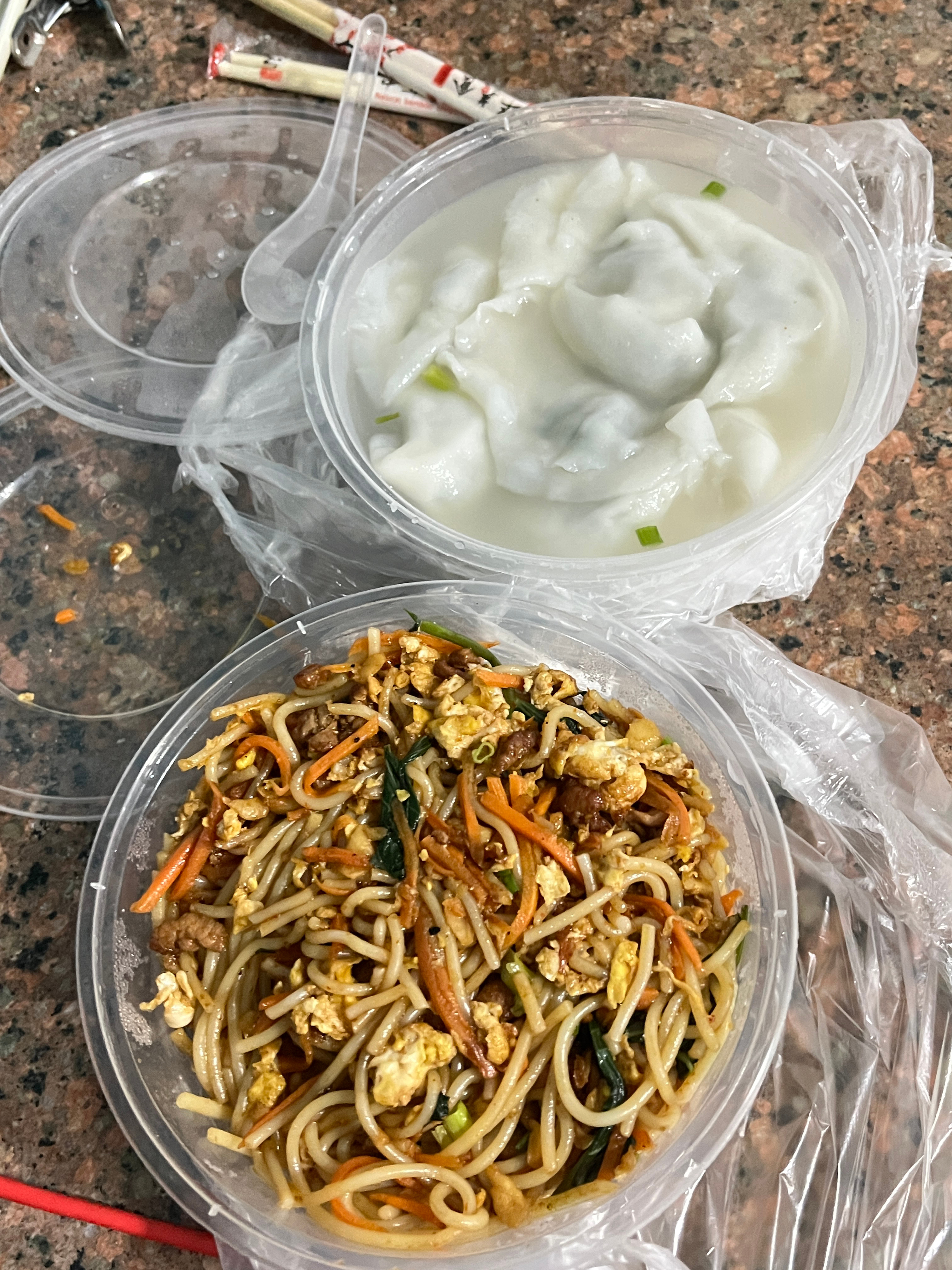 搬东西真太累了，收拾东西，做卫生突然想吃水饺了，结果点过来发现跟我奶奶做的味道一