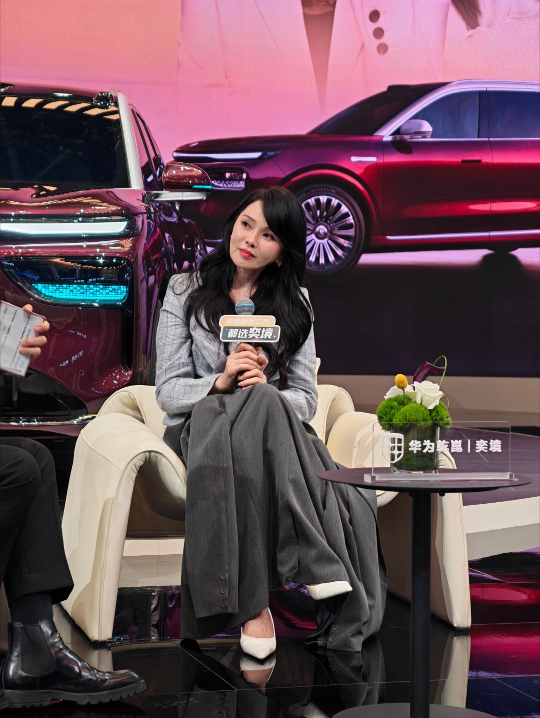 奕境汽车首席JING推官，用了当下流行的谐音梗，伊能静、易立竞都选奕境和两位女神