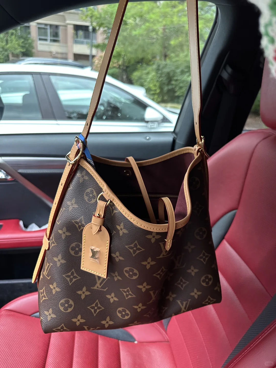 LV Carryall 小号 美产很好啊..美惨啦哈哈！