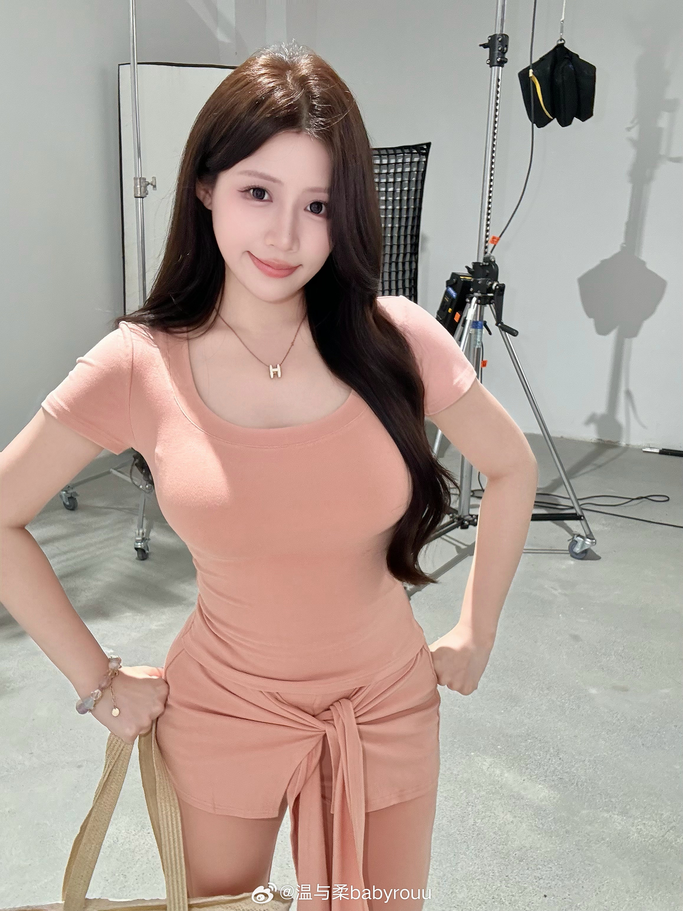 你们眼睛太尖了看上的这套巨好穿 这个版型你们买吧 好穿 颜色也漂亮 