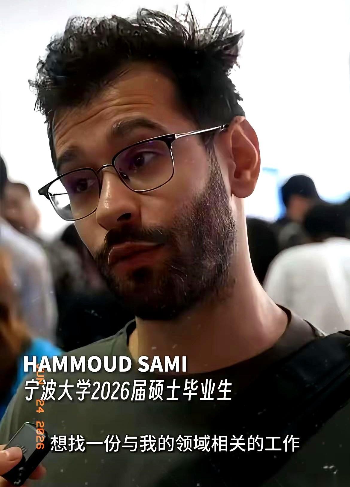 “滚出中国，去建设你自己的国家。”
谁能想到，这句火药味十足的话，竟然砸向了一群