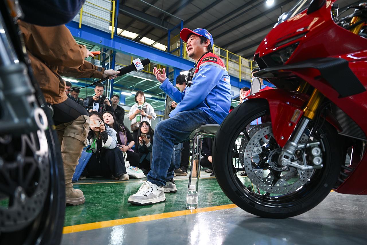 他们取得成功的年龄，你在干什么？
两位85左右的同龄人，都在各自领域做出了超越世