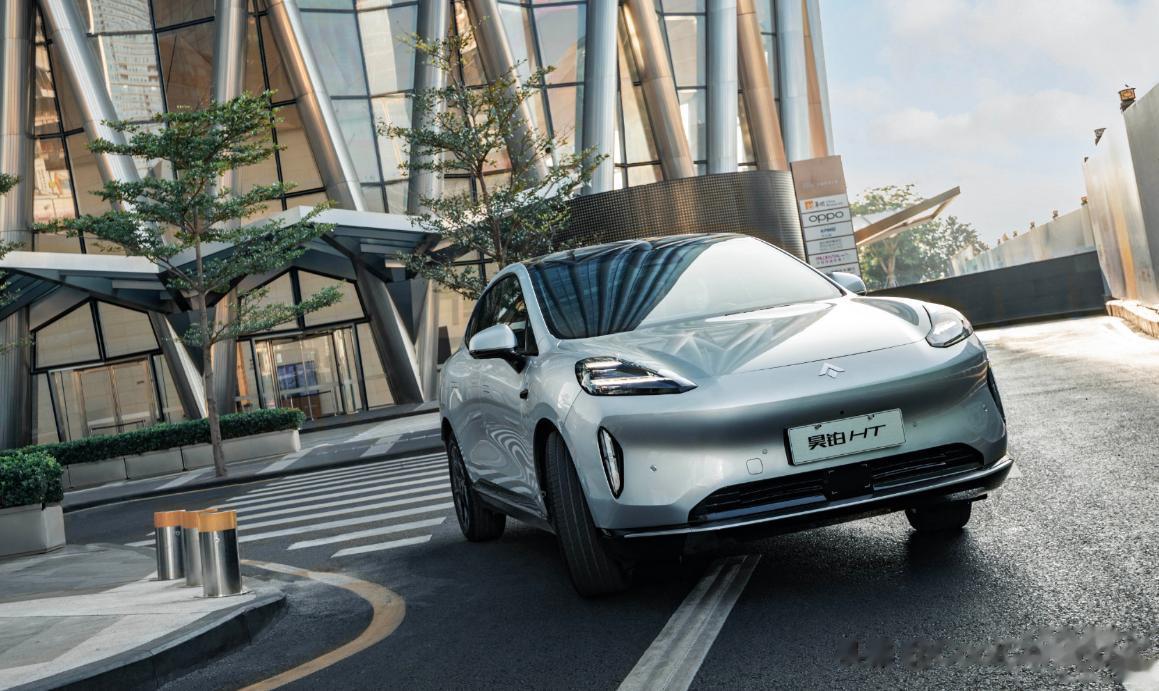 昊铂HT上市，定位纯电中大型SUV，车长五米，轴距3米，价格21w到32w，高配