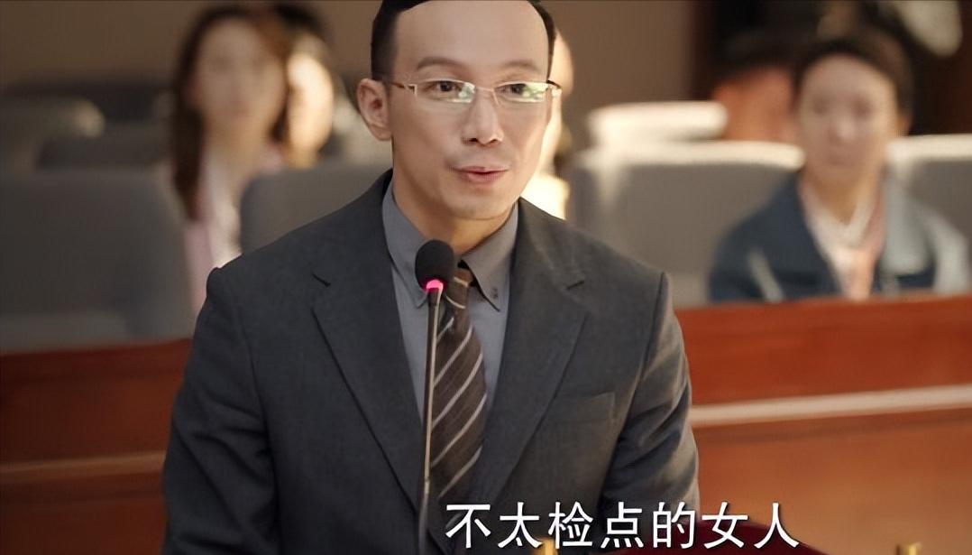 靳东扳回一局！《底线》演人民法官观众刮目相看！
 
 
这次真的要夸一下靳东了！