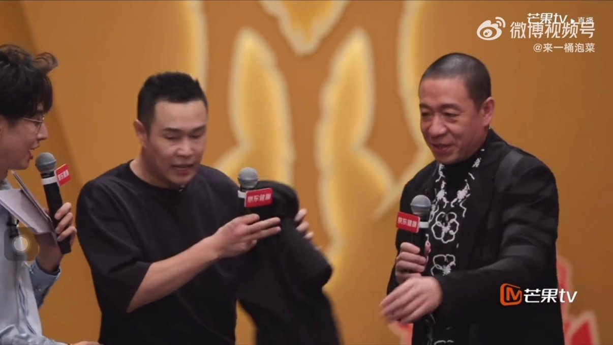 感觉小沈阳翻完轮胎变老了小沈阳翻完轮胎眼袋都出来了 披哥直播给我笑得 