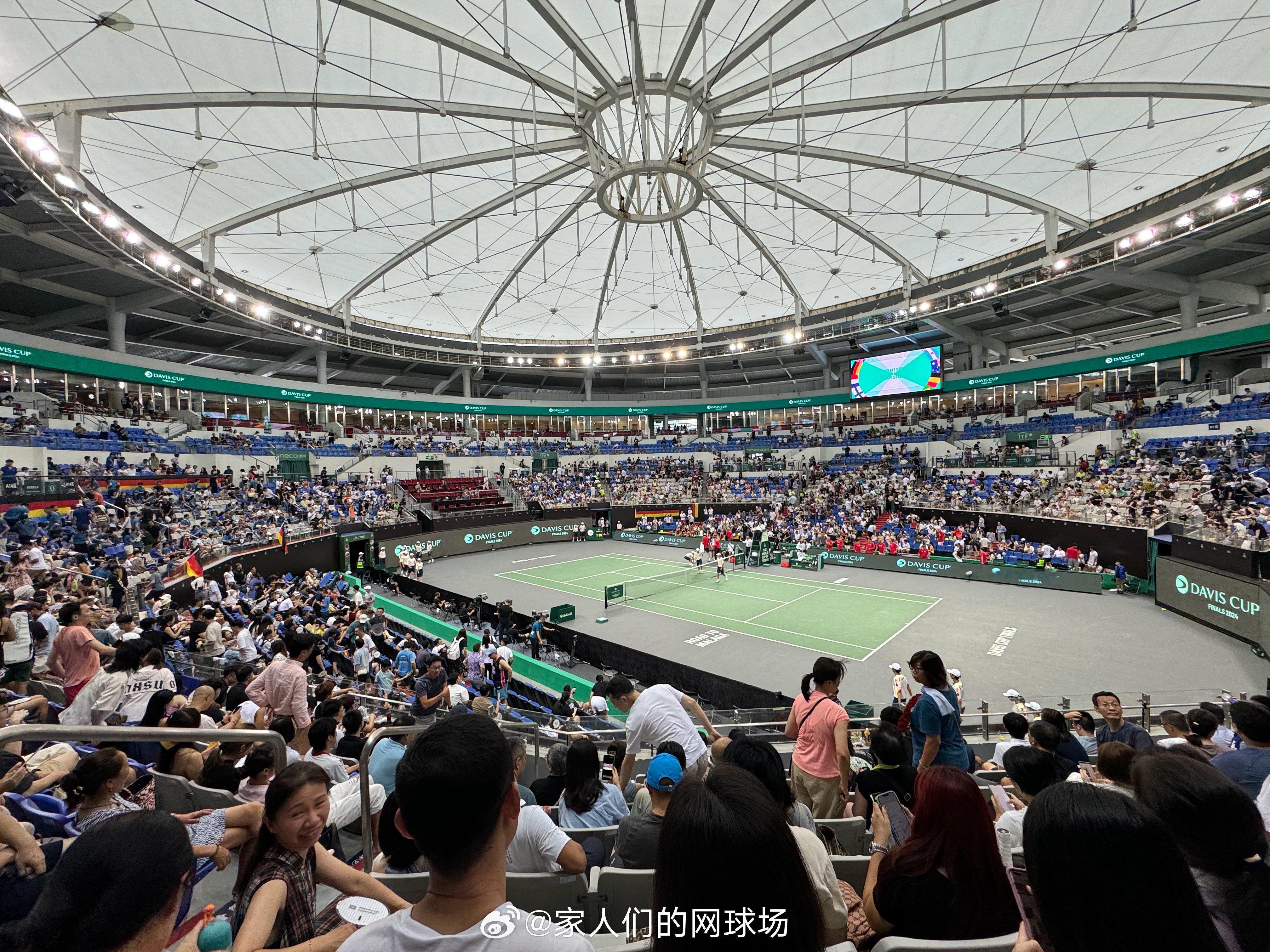 #2024戴维斯杯# 今日第五比赛日，虽然是工作日球场上座率却非常高！  ​​​
