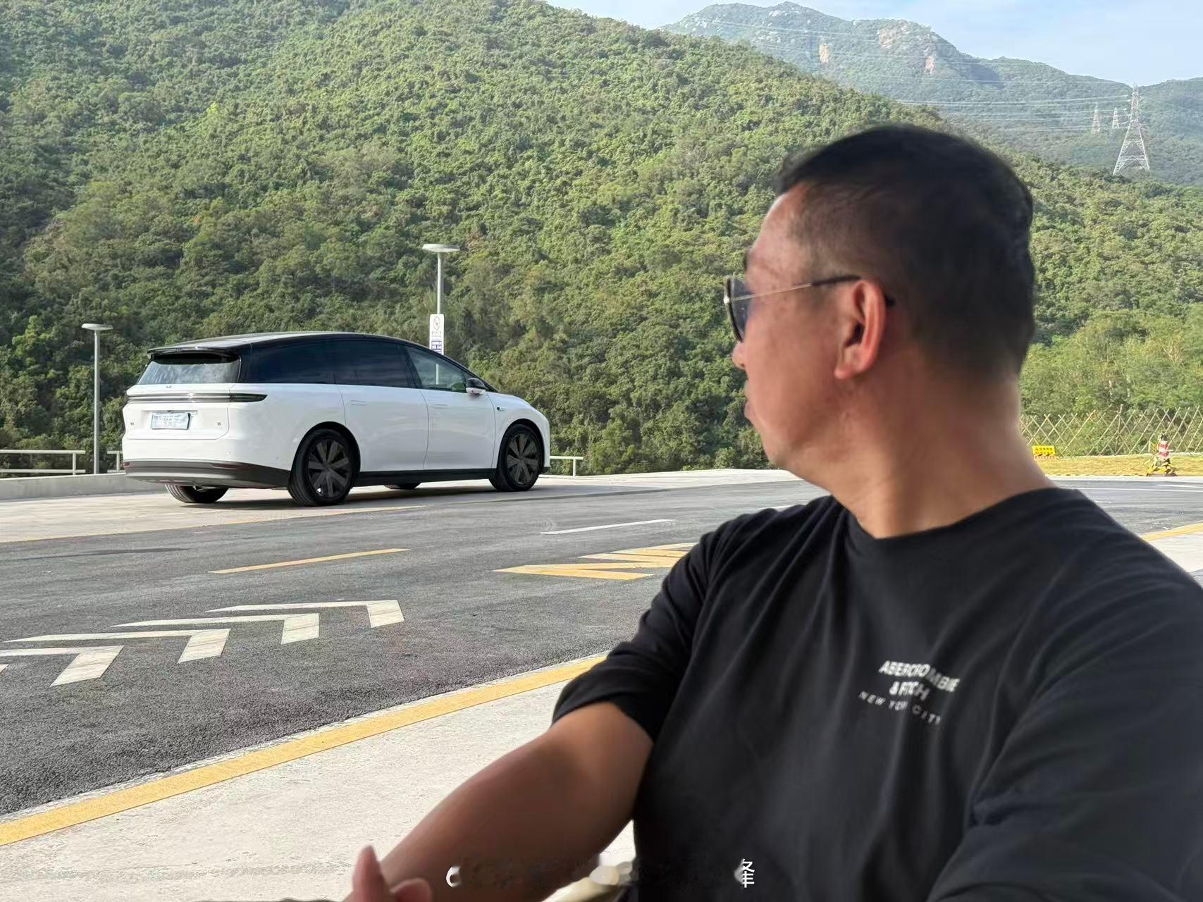 最近没什么动力坐飞机出差，本地拍摄为主，每周留足时间，打打球，看看比赛，舒服