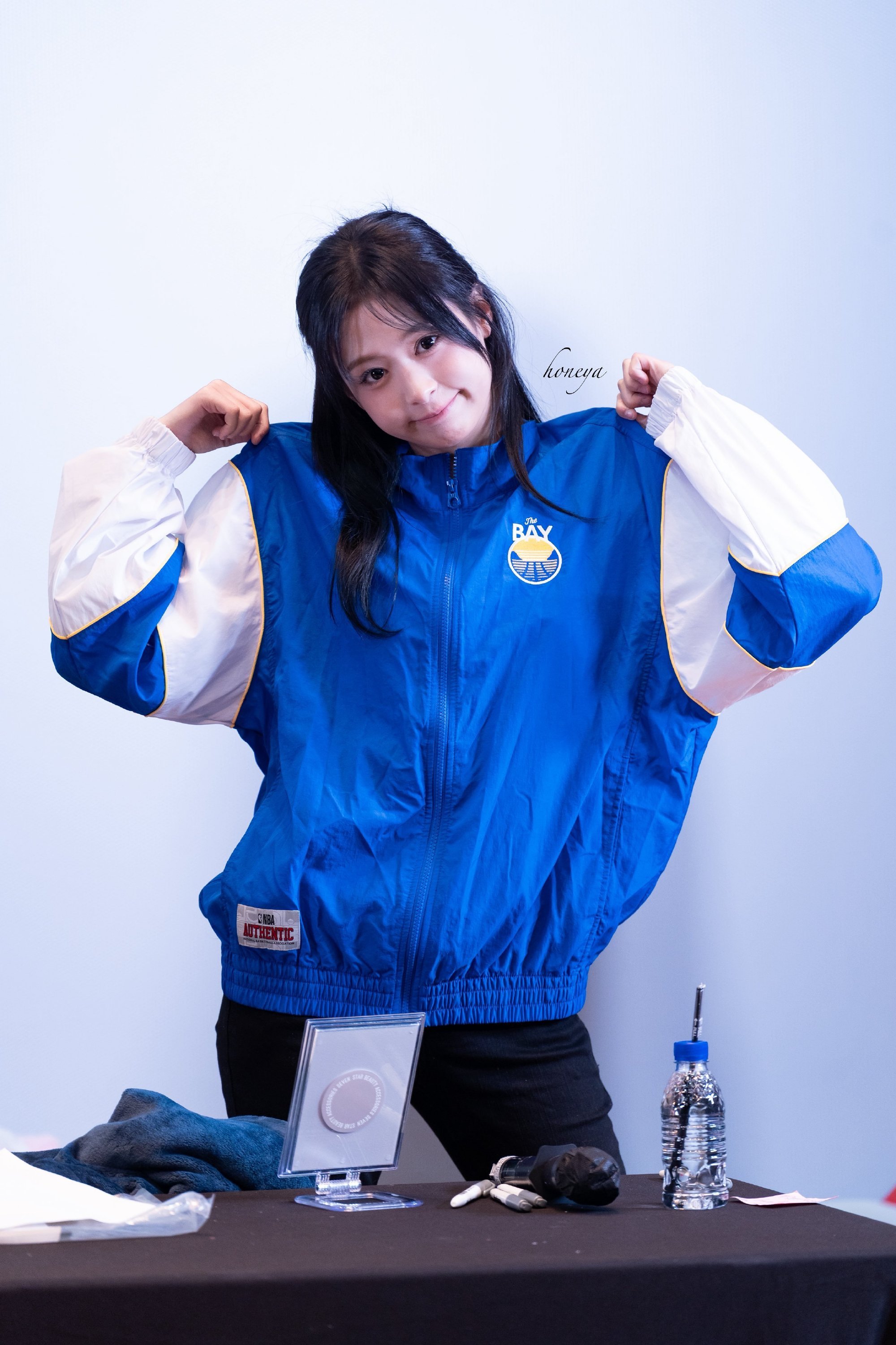 上吧 郑百草 就是现在！🎵梦想的光芒照的脸发烫 举起你的手放纵你狂跳的脉搏 