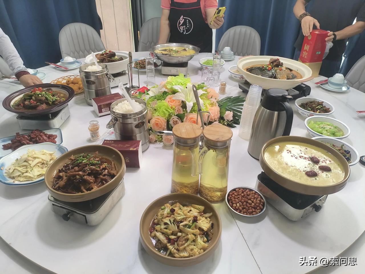 向大家道歉，因临时出差有事，这两天不能直播了，调研完，下周开始直播，大家准时看文