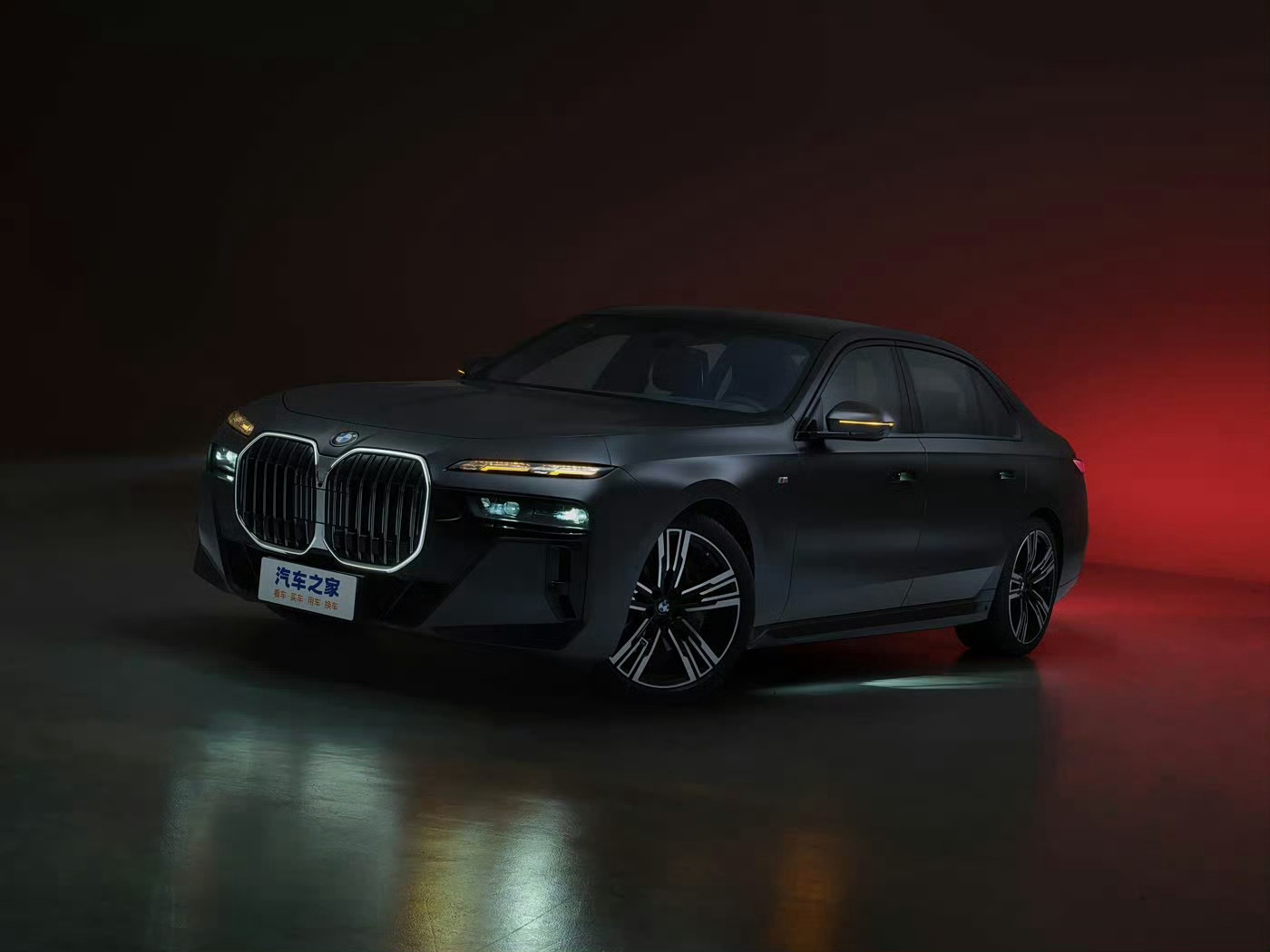 宝马7系降价约27万 传统豪车再也不是一家独大了，要是打一折就好了