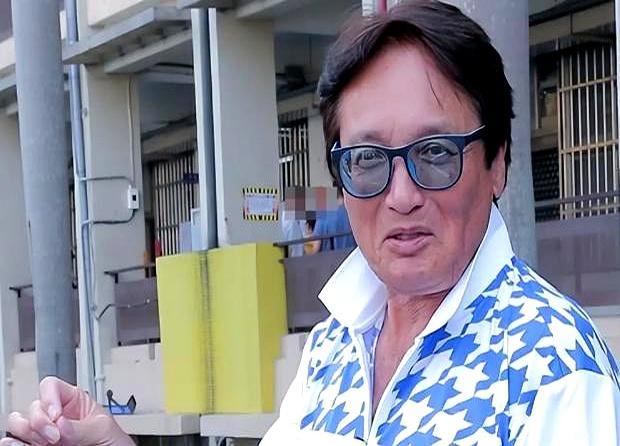 77岁的白发老头砸钱扫走7张大巨蛋最贵门票，挤在人堆里听民歌。你敢信，当年林青霞