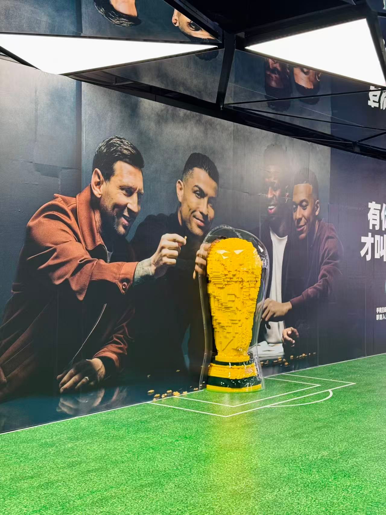 城市地铁新晋打卡地来袭！乐高积木xFIFA梦幻联动，人气乐高大力神杯诚意上线，多