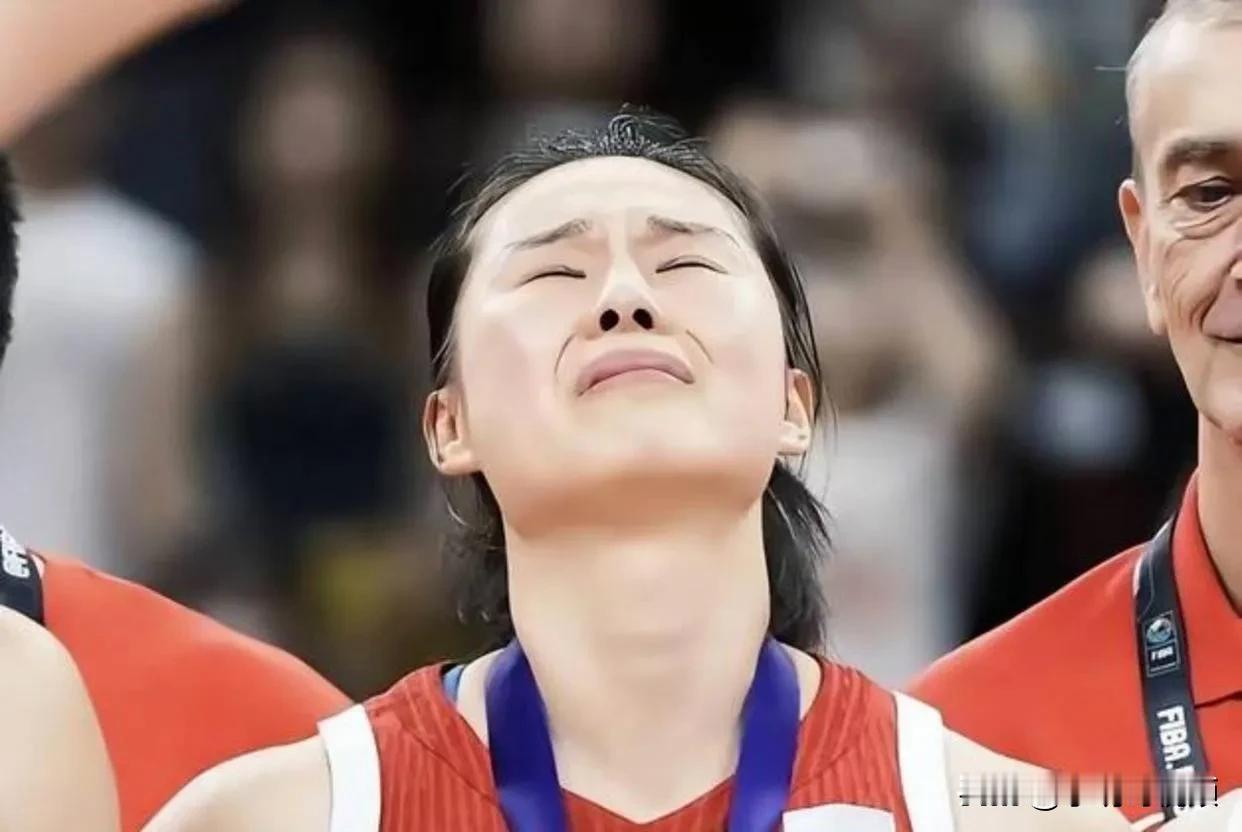 央视采访王思雨，平日生龙活虎的姑娘，对着镜头承认自己“碎了一整年

王思雨自曝“