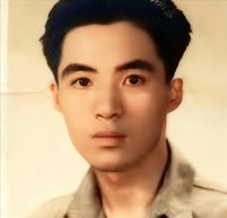 1946年，聂曦烈士的弟弟聂磊，一张罕见的证件照，当时的他才20多岁，也在“国防