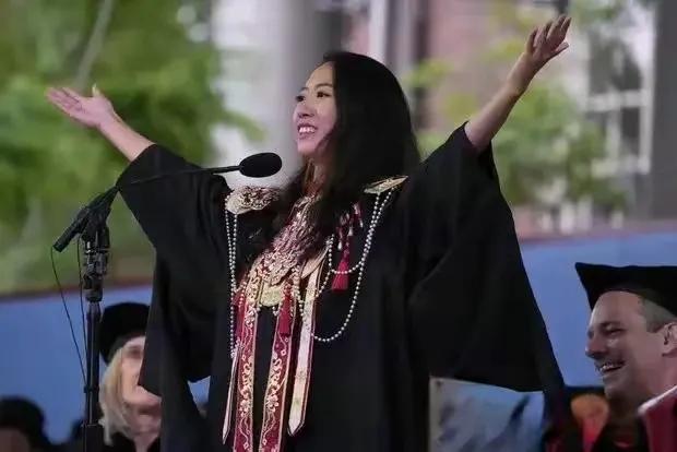 哈佛蒋雨融演讲为啥被这么多人嫌弃？

感觉有点莫名其妙，最近一个中国女生哈佛演讲