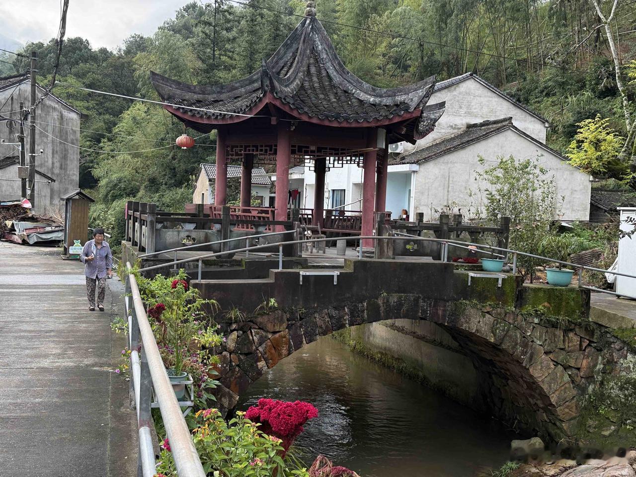 【晨起读辽宁博主天高地厚文，颇有感触】这几天一直在想，感觉70/80后的一代，人