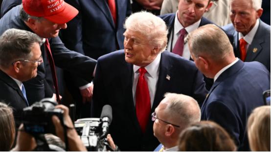 奉陪到底！特朗普掀桌启动332-609调查，要废中26年贸易护身符？
 
24日