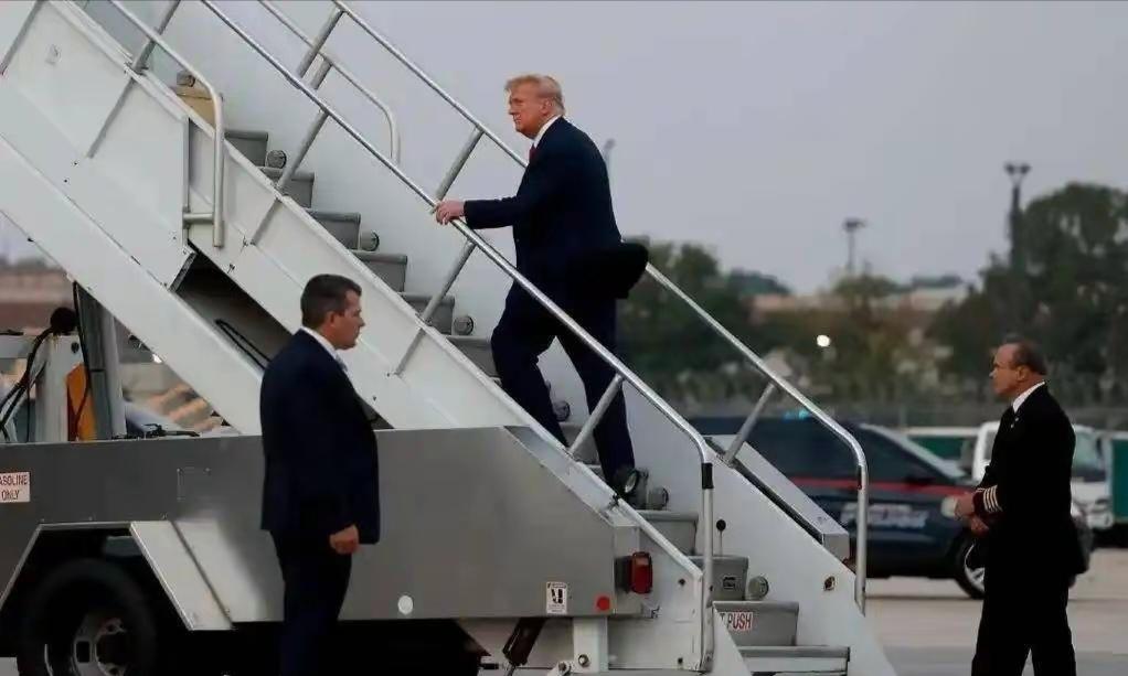 盘后出利好了！风起青萍之末，市场忽略了一则消息。川普公开表态，“我很快就会到那里