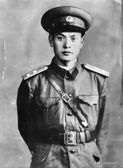 1945年，抗战胜利后，20岁的八路军周富玖回到家乡，准备和未婚妻结婚。然而，他