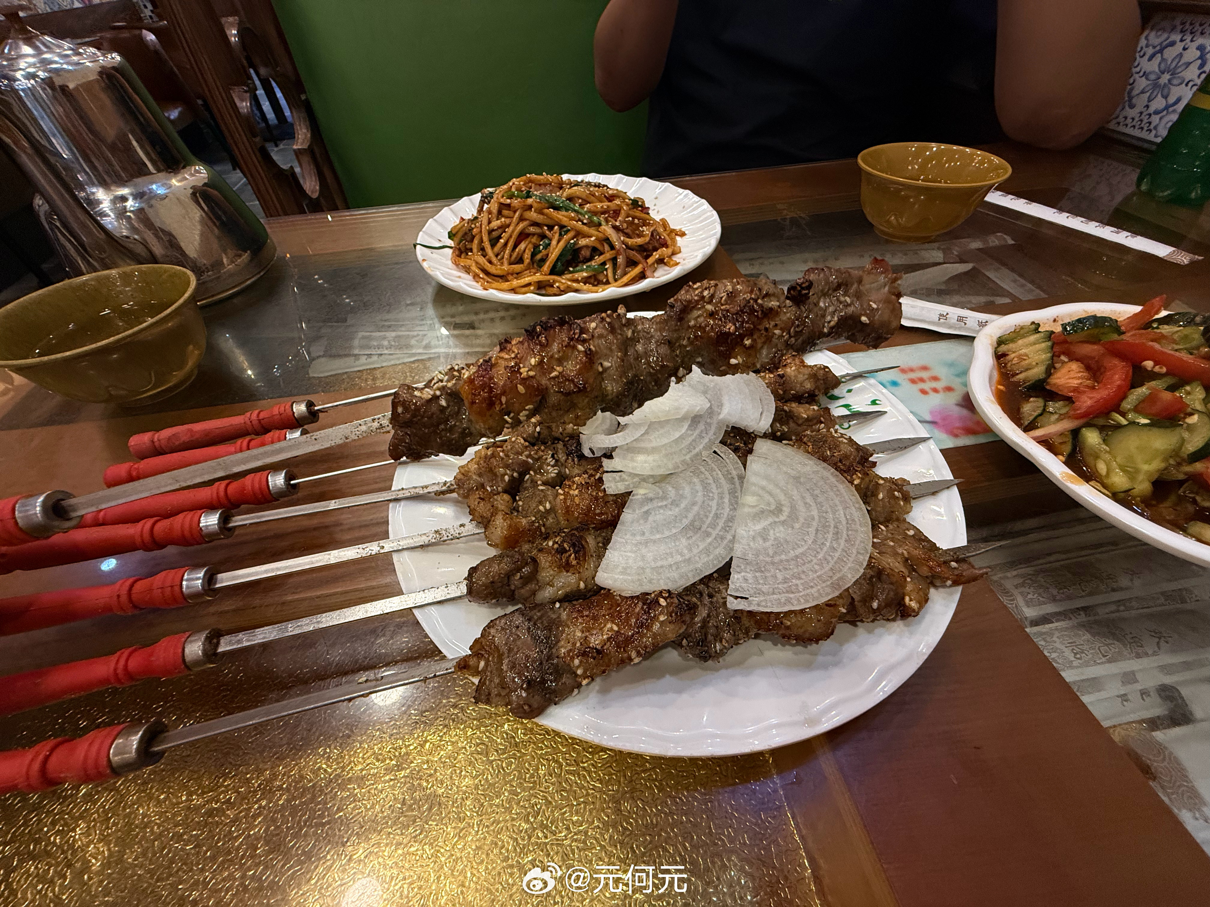 不好意思各位，我真的太饿了……  ​​​