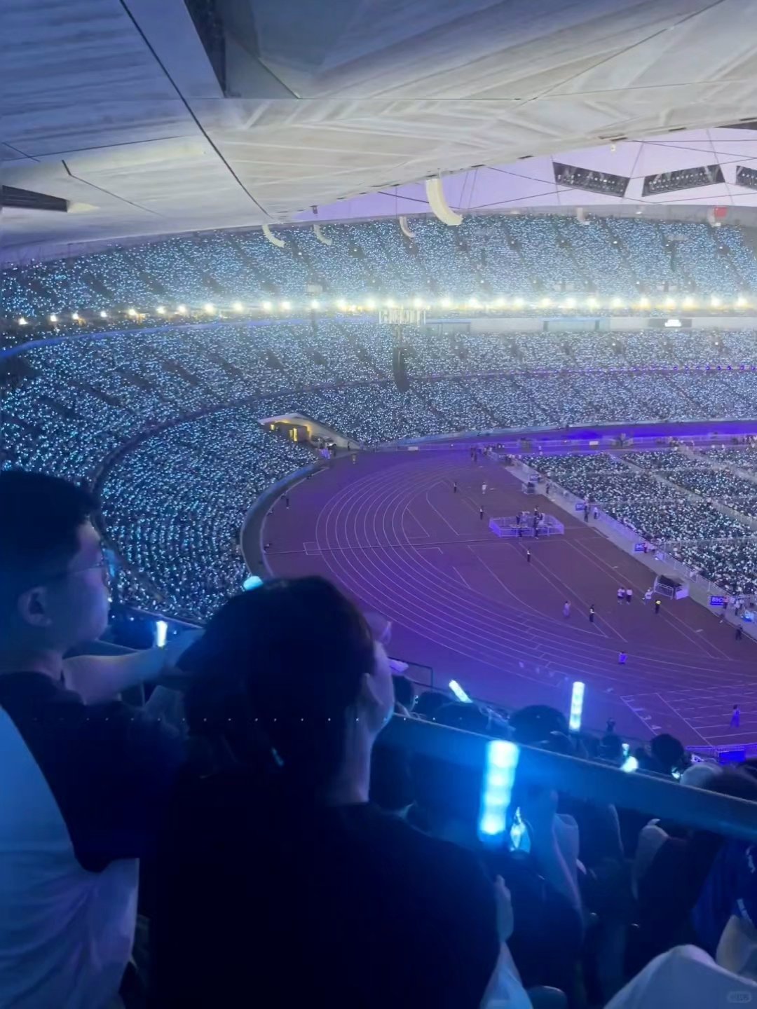 张杰张杰鸟巢上座率 蓝色星海闪耀鸟巢，上座率就是最好的人气答卷。 