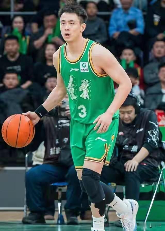 昨日，在与山东队的比赛中，赵继伟15投4中，三分球11投2中。客观角度讲，他的发