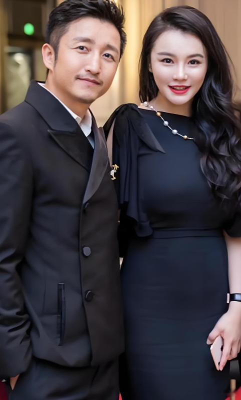 时也、命也、运也！青楼美女，时来配作夫人。深院娇娥，运退反为娼。沦贫君子，天然骨