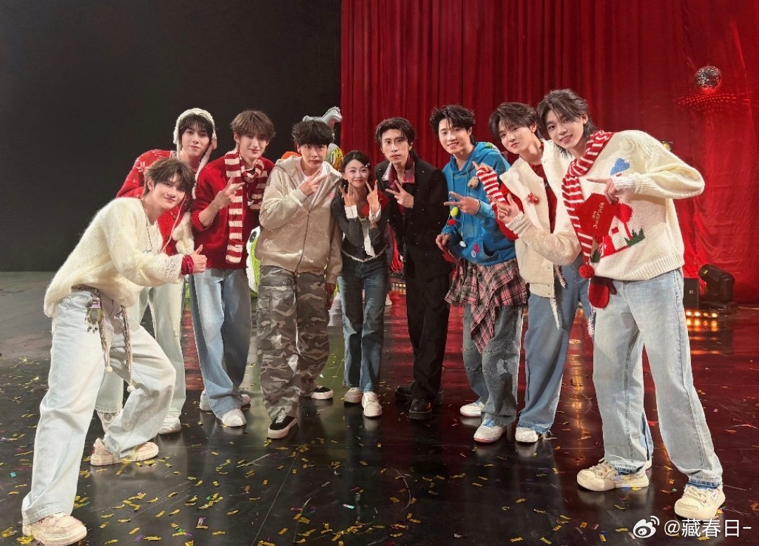 路人偶遇喜人上班，马晚彩排路透曝光，这波喜剧浓度超标！全员活力满满，坐等新笑点上