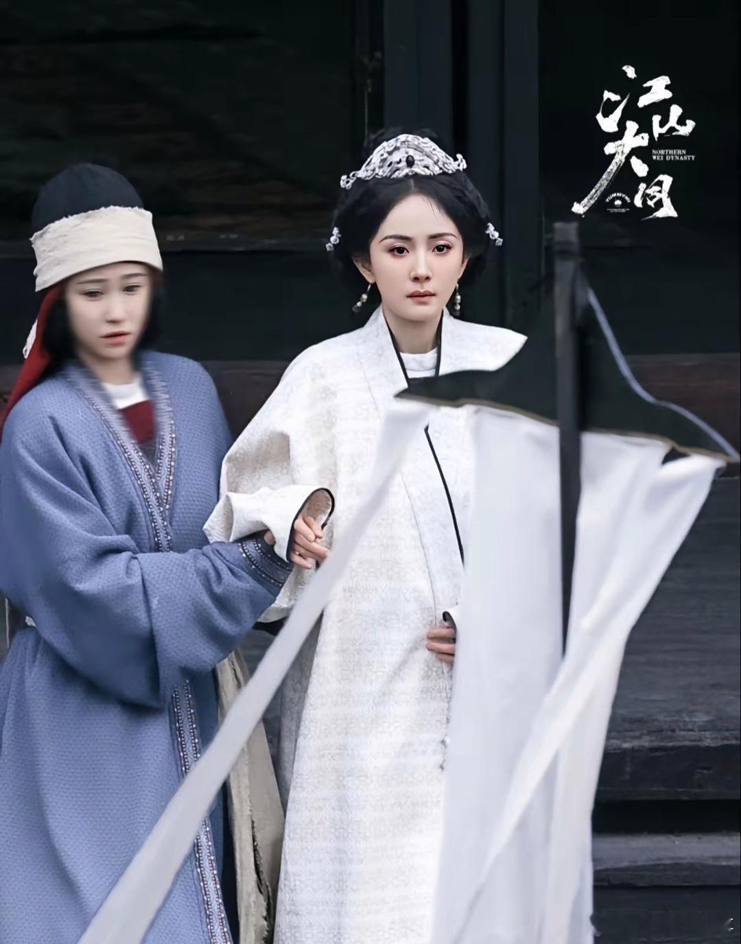 别人演破碎感是哭，杨幂演破碎感是——你隔着屏幕都觉得疼。冯湮儿一个名字就够be美