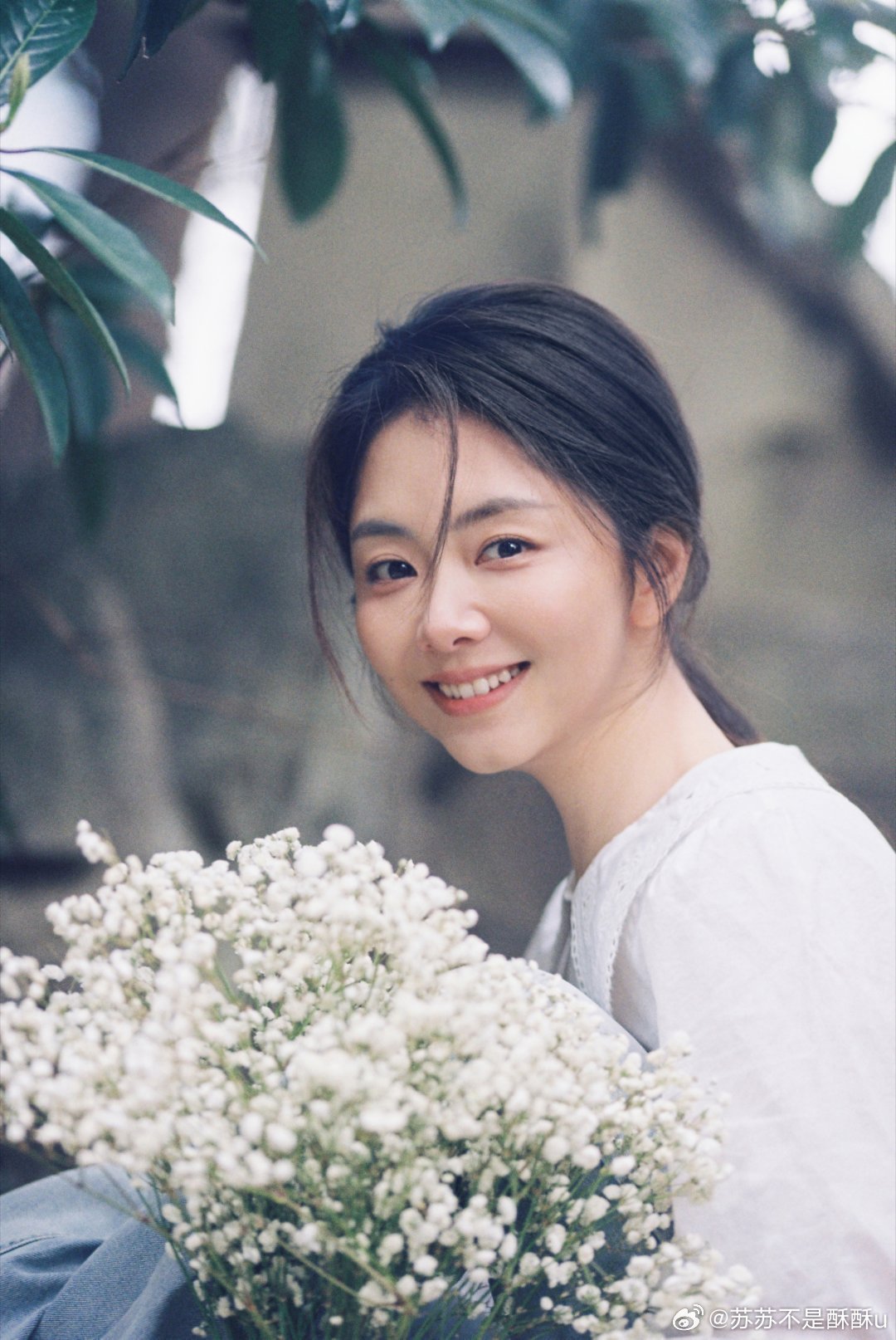 真不是玄学！谭松韵看着就特别舒服，男女老少都喜欢。她的路人缘全是靠一部部好作品、