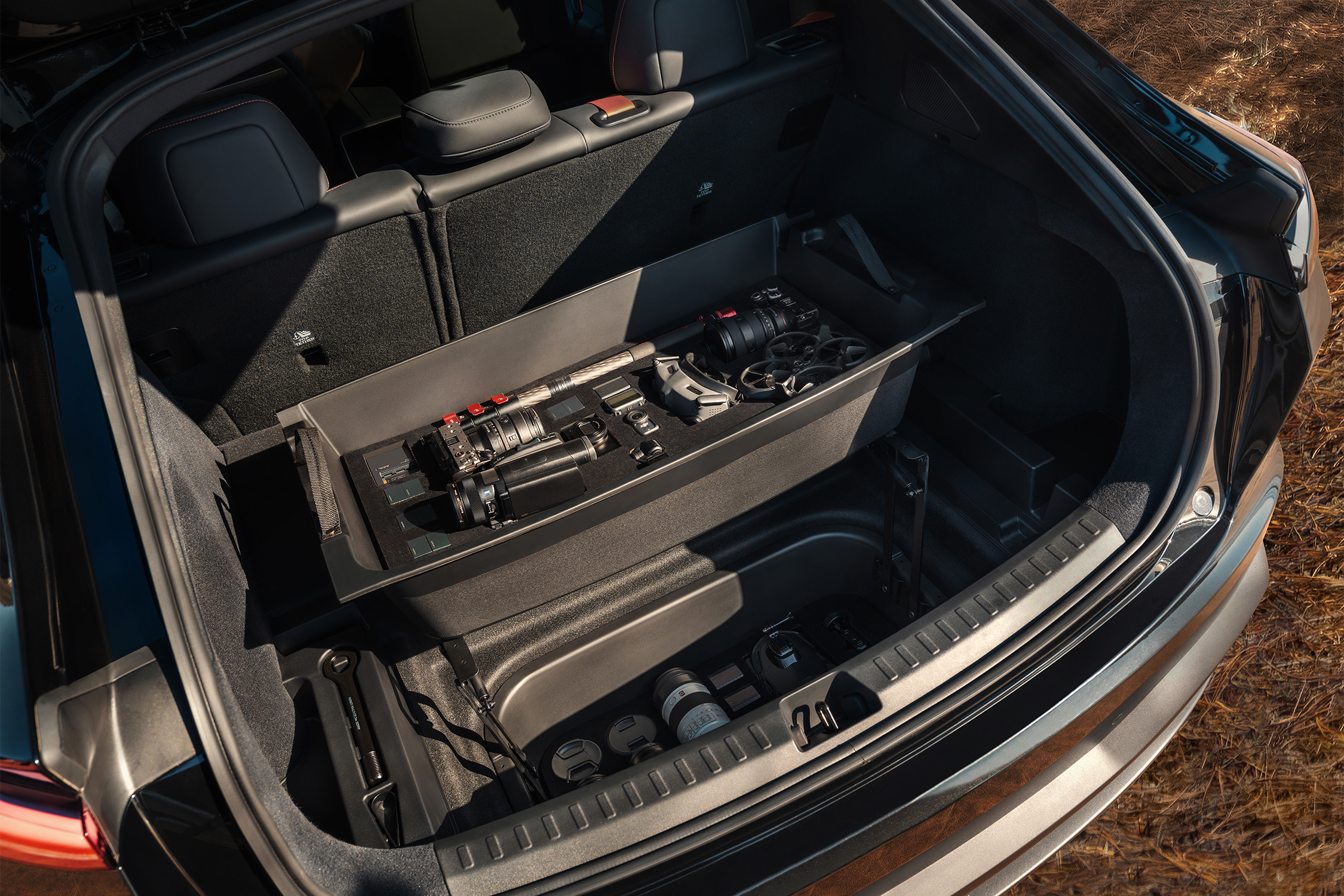 乐道汽车 我发现近年来，不管是男士女士，小年轻还是步入中年，用车人越来越喜欢全黑