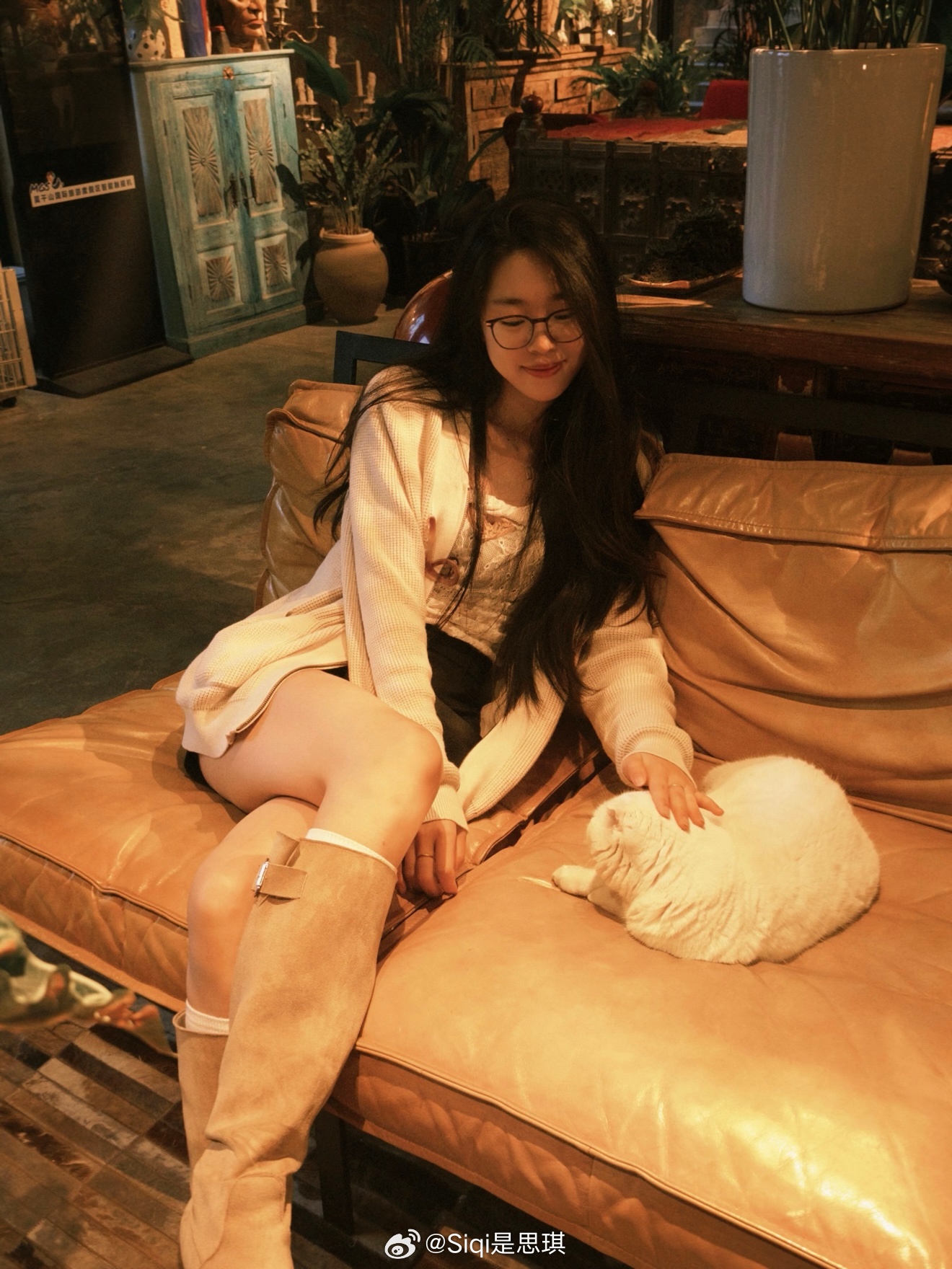 今日份酒店盲盒太美了太美了说一万遍，不愧叫艺术酒店从前厅到餐厅，再到回房间！每一