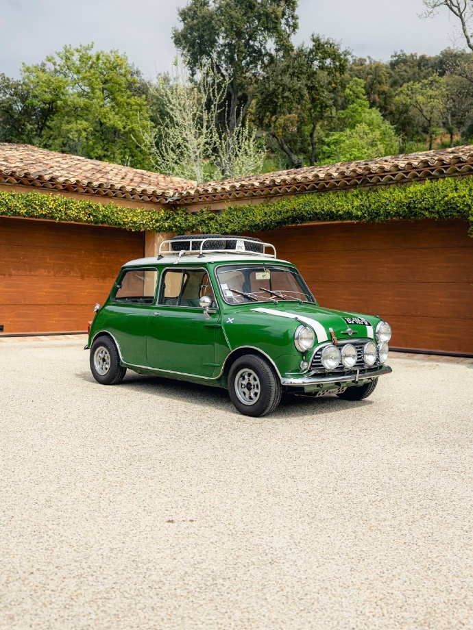 初代Mini Cooper S Mk I 1963款，称得上汽车史上封神级小车。