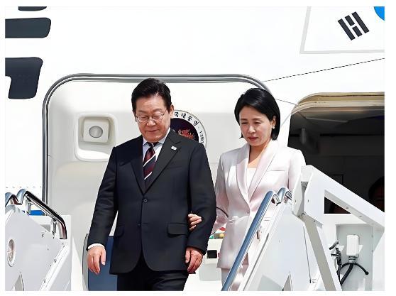 反H亲日，就进去
看清局势，欢迎来。
韩国前总统尹锡悦及其夫人金建希锒铛入狱并不