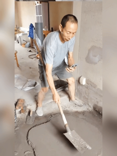 太佩服！工地师傅拿铁锹写字，惊艳众人

属实惊艳！高手永远在民间！7月28日人民