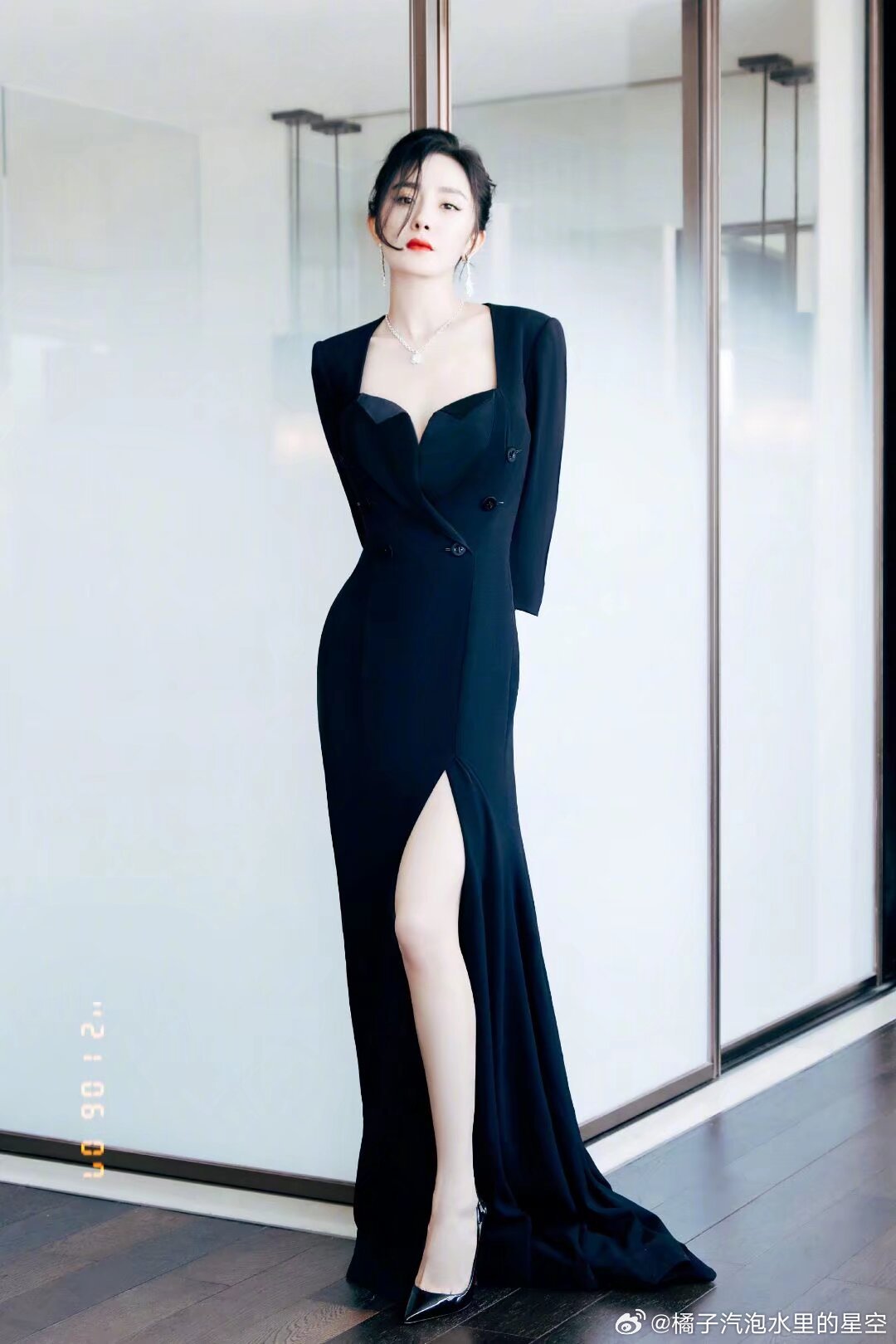 杨幂  🦊杨幂prada品牌代言人 “别爆了，这个‘爆’这个词儿真的太吓人了，