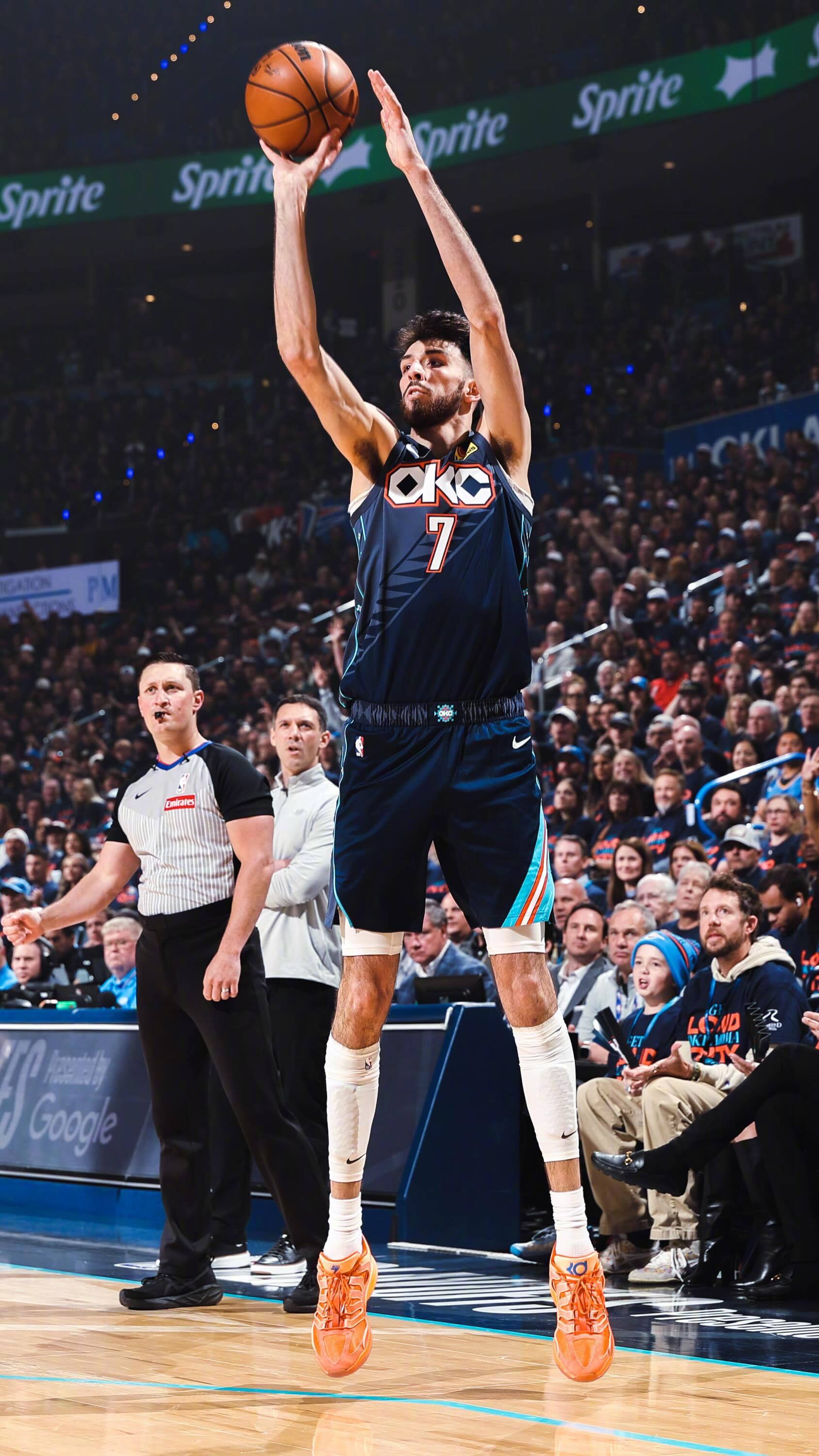 雷霆120-107击败太阳，总比分2-0领先！比赛在第三节一度失去悬念，太阳没有