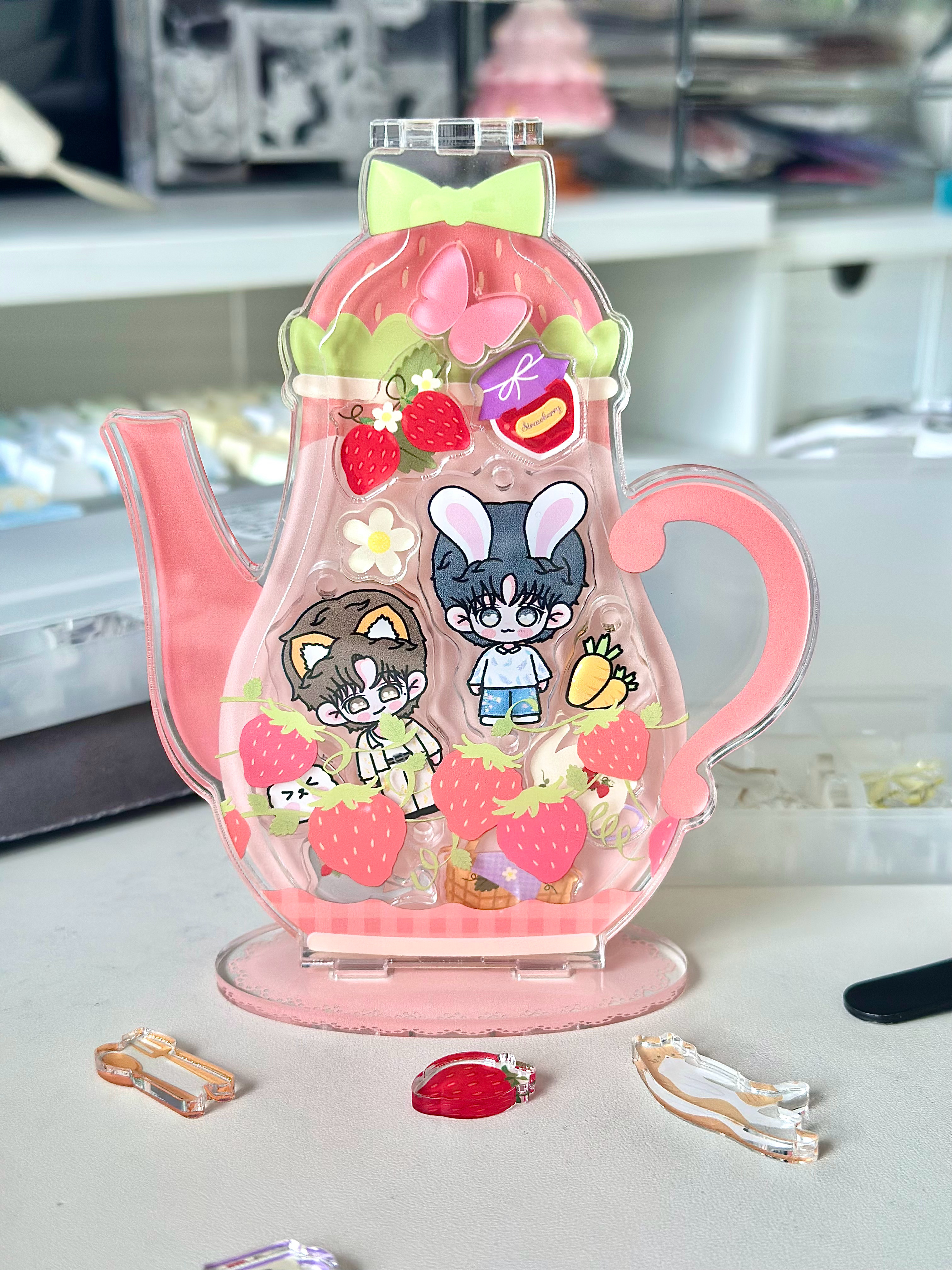 展丞  🦊🐰展丞 岁岁同频共振 草莓壶🍓终于有了它的主人🥺🫶🏻两个宝