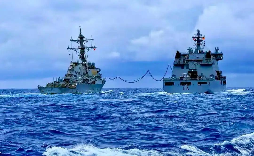 5:4，美澳新菲四国军舰陪中国军队南海演练？
10月底，四国军舰会聚黄岩岛以东海