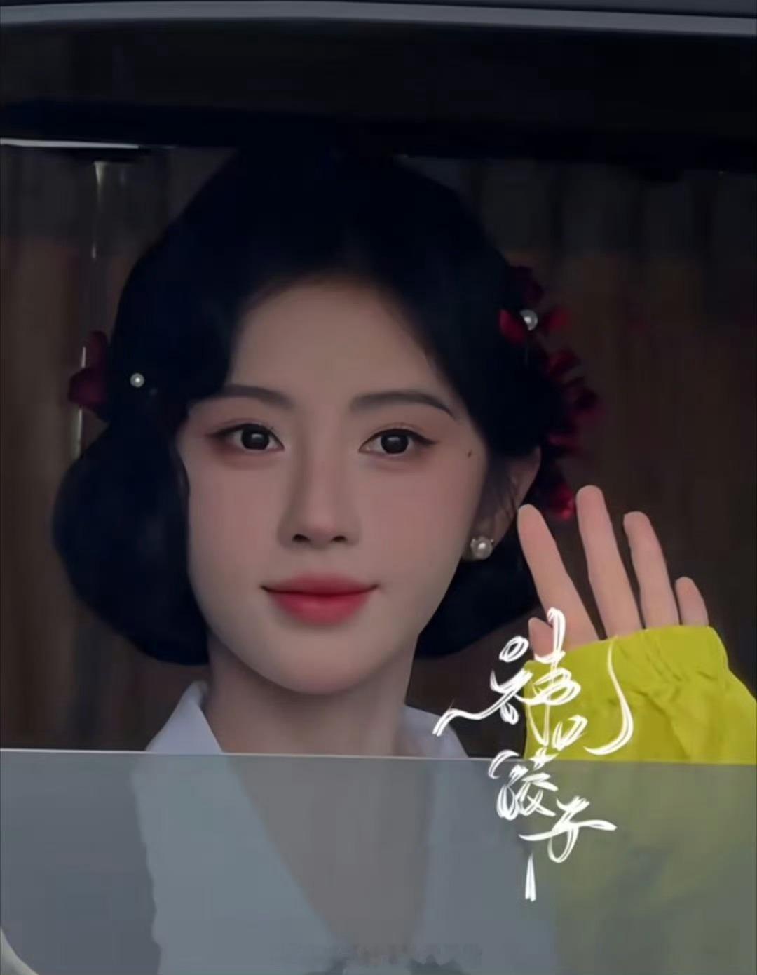 内娱那么多女演员只有鞠婧祎给人一种每个剧的妆容都很相似的感觉眼头高光，鼻梁下巴腮