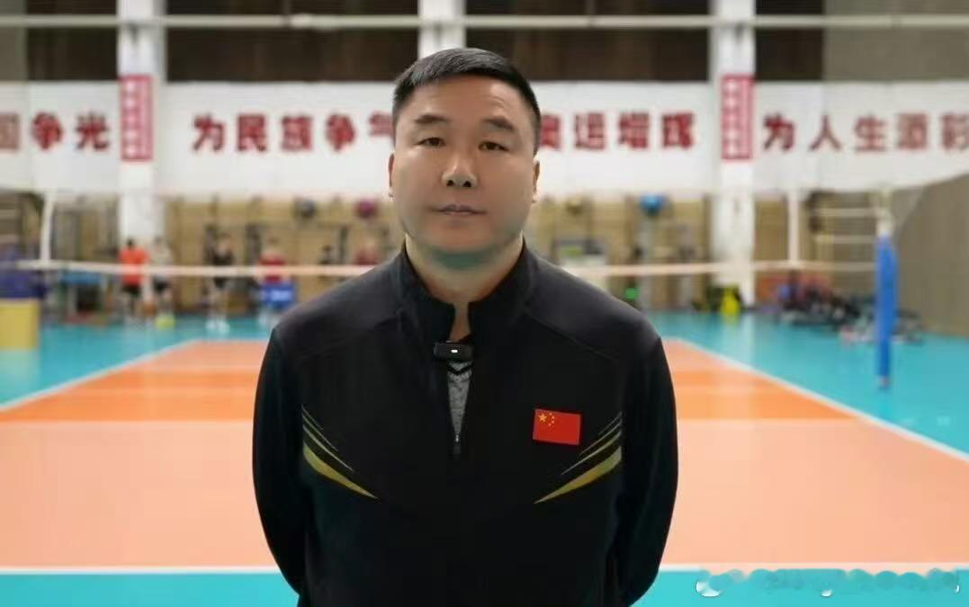 沈安东接任吴胜，任浙江男排新任主教练，吴胜退休。 