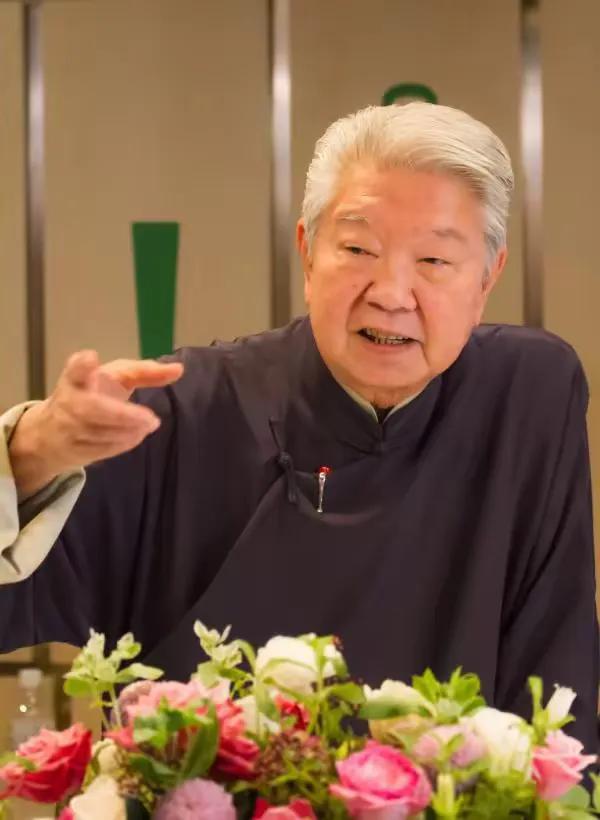蔡澜说：“男人千万别省好色的钱。欲望有时效性，过了年纪，要么没兴趣，要么有心无力