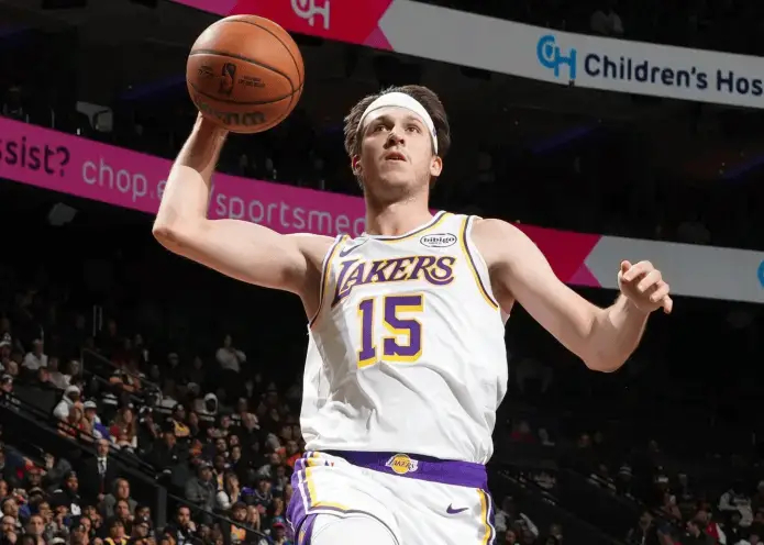 里夫斯左小腿轻微拉伤，将至少缺席一周，预计将在大约一周后重新接受评估。铁人里夫斯