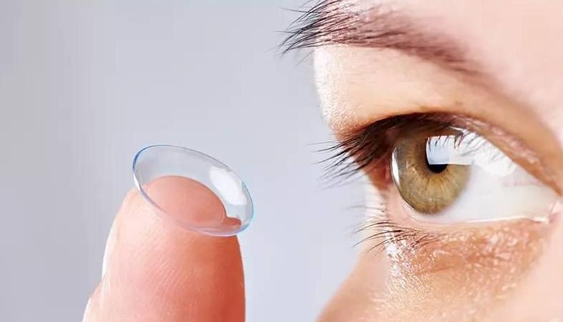 视力表上那个“E”，你还能看清第几行？这问题多少有点扎心。但更扎心的是：我国近视