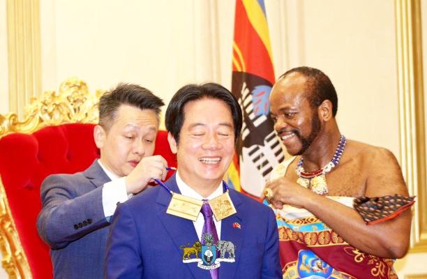 赖清德回不来了？台湾当局要头疼了。

如果赖清德继续搭乘其他国家的飞机返回，有可