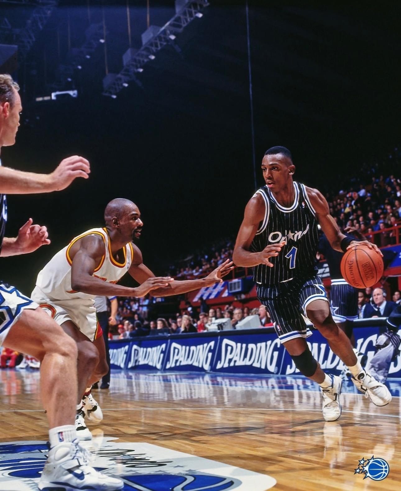 篮天下1993年，奥兰多魔术队访问伦敦🪄Images via nbahisto