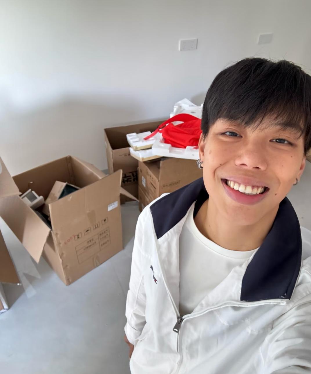 黑马全运会女子100米跨栏冠军刘景扬
晒出了自己珠海的房子
我们大家可能觉得明星